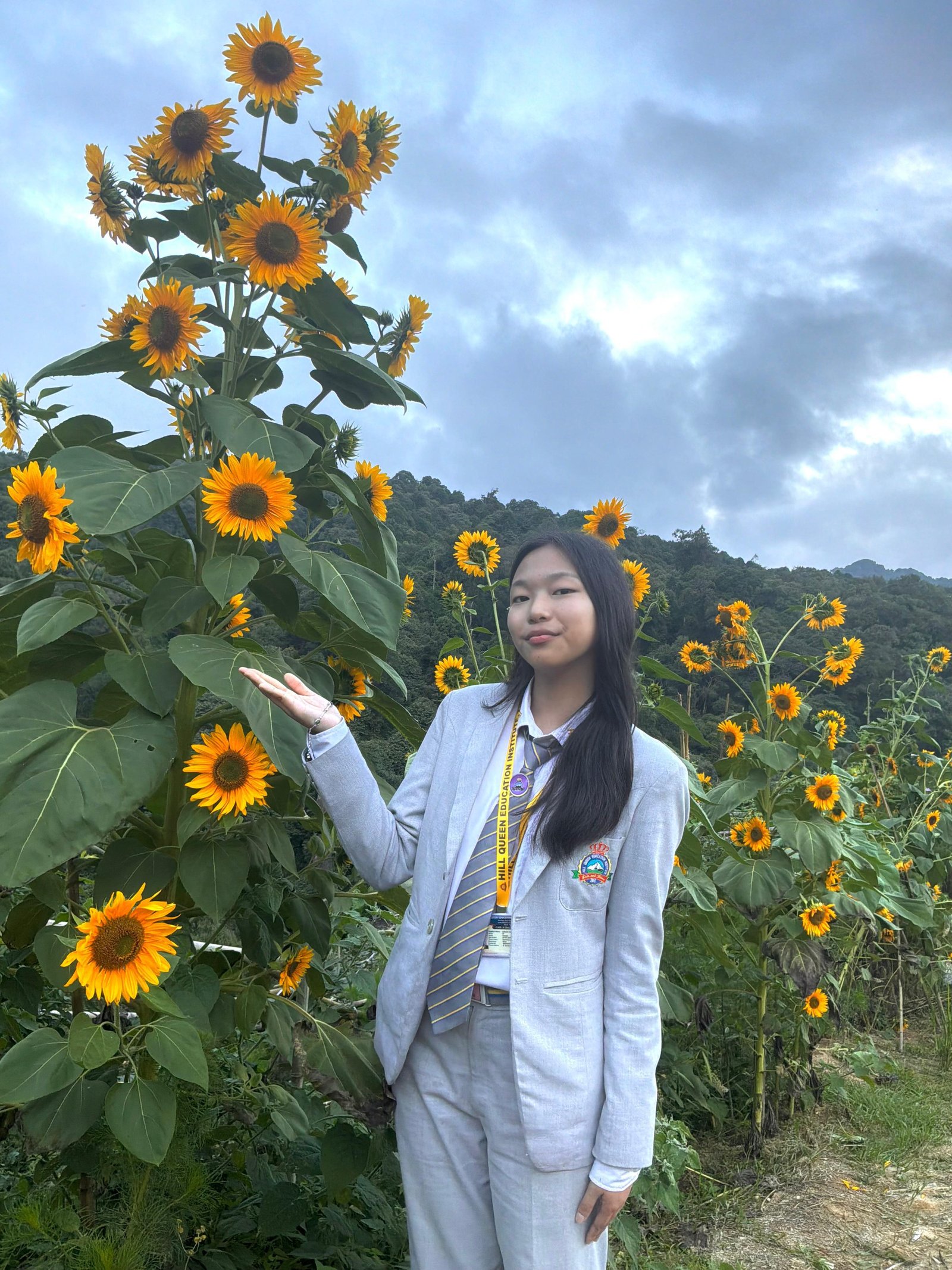 Classrooms doesn’t have always four walls- sometimes they have sunflower blooms and kiwi vines… (7)